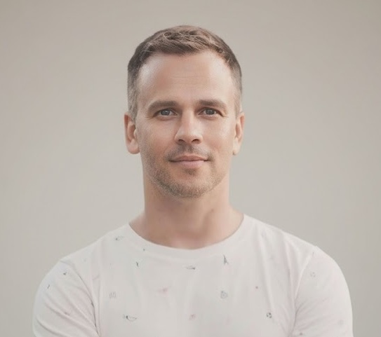 Kovács Attila munka közben